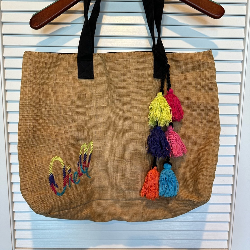 O’Neill Burlap and tassel beach bag. Zipper and pockets multi color tassel